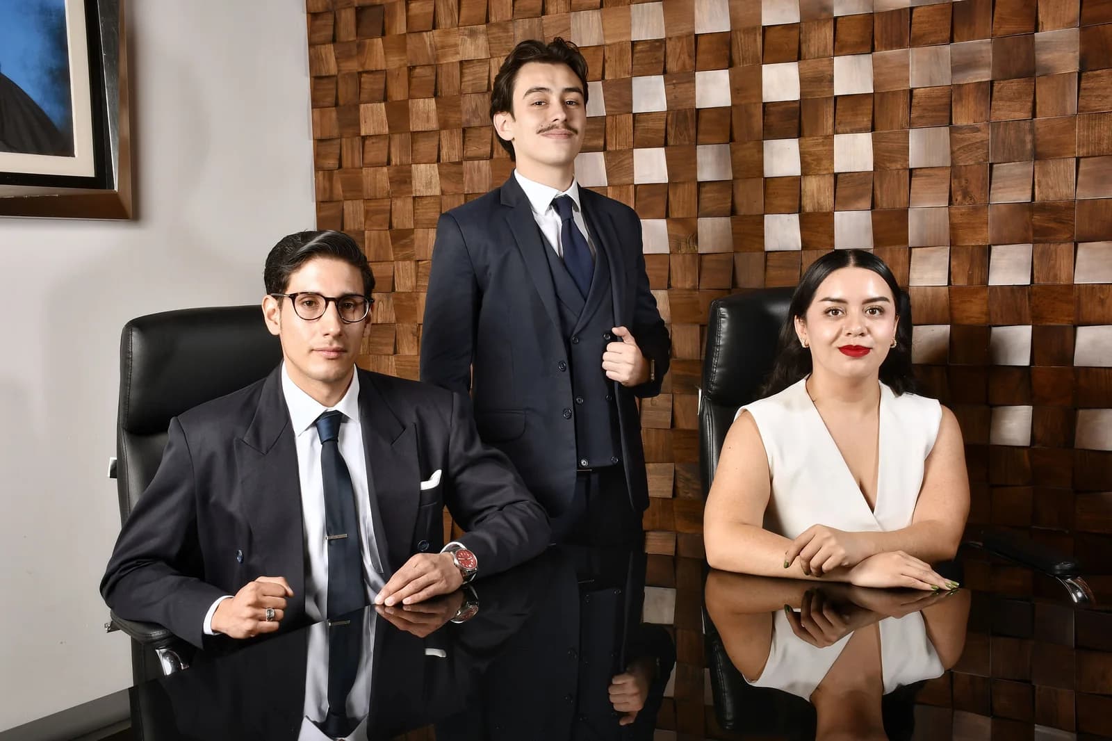 Tres abogados de IUS HOMINEM en la oficina del despacho